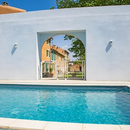 Chateau Ciceron 4*